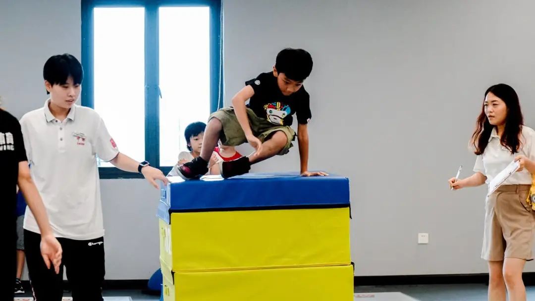 儿童击剑运动员下肢力量训练,少儿运动击剑