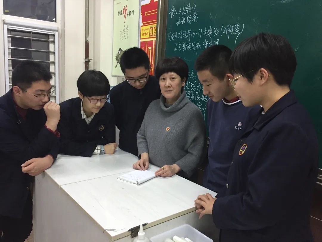 「师者铸魂」“我最喜爱的老师”--超越团队文理组