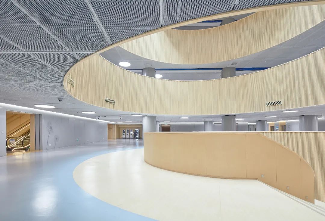 花园式医院设计效果图,医院空间设计简洁温馨