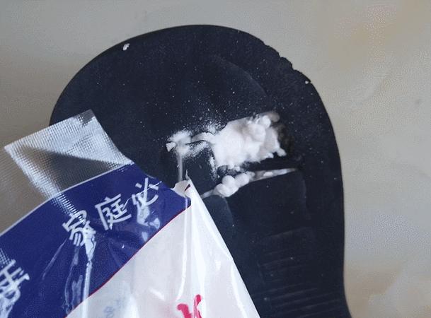 502胶水滴在手上不用怕,502胶水滴到泡沫上