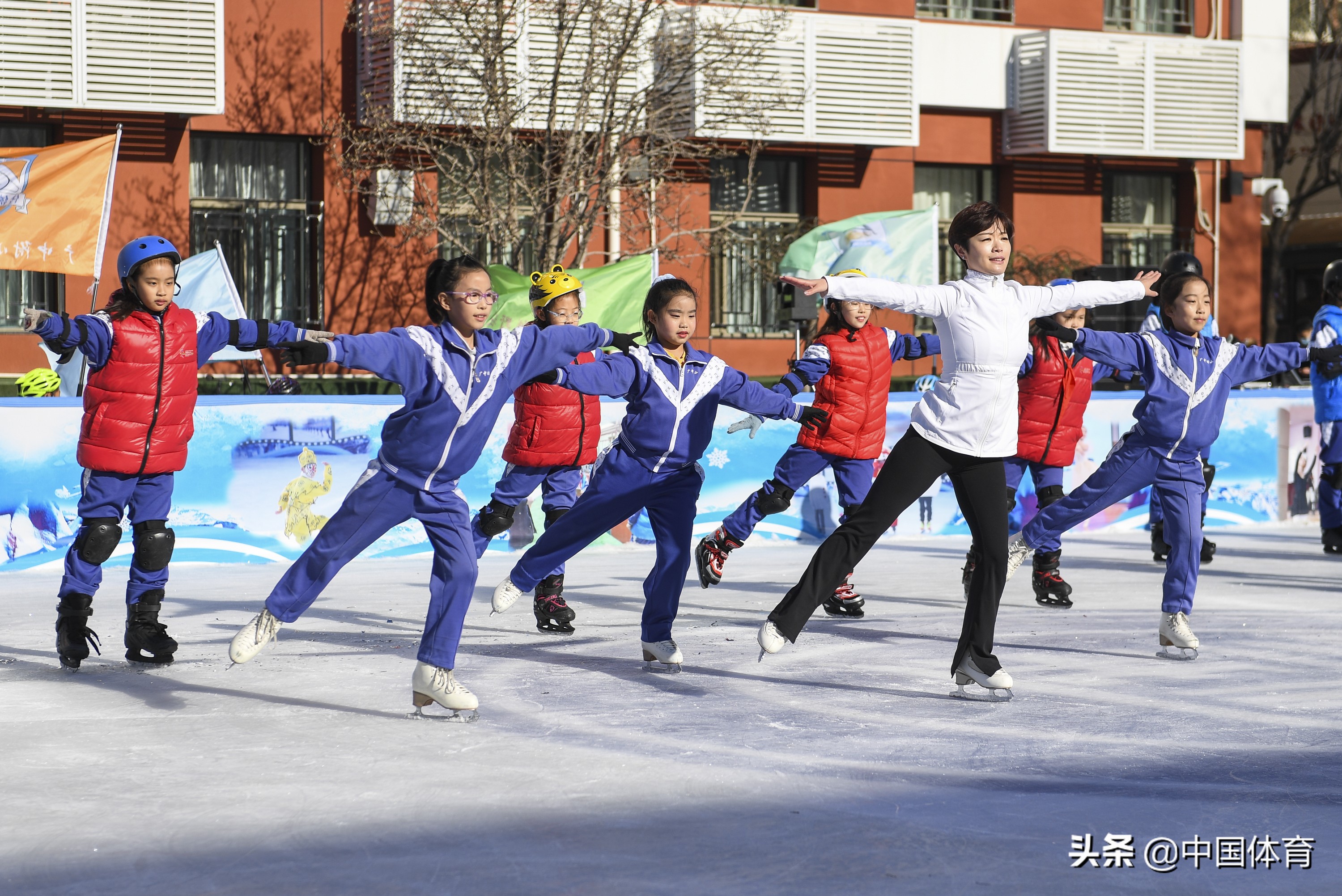 “再艺启·耀冬奥”北京市广渠门中学附属花市小学2021-2022学年艺术冰雪季开幕