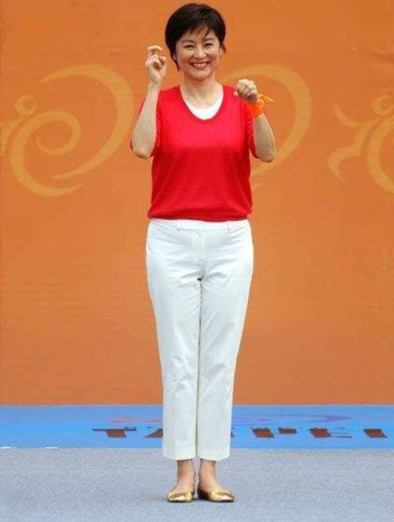 等你老了：请务必远离这5种“老年鞋”，妈妈们还总爱买