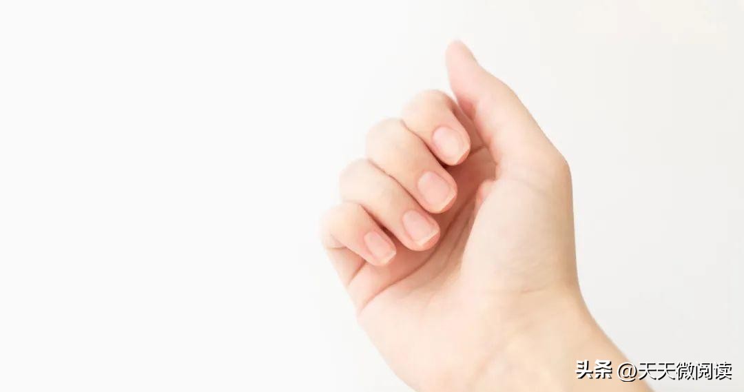 指甲有竖纹口臭老放屁是怎么回事,指甲有竖痕代表身体哪里不健康呢