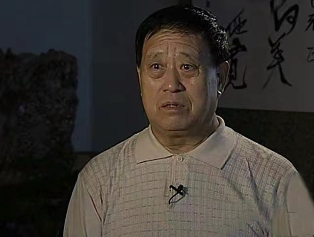 军人救老人赠小泥球价值2亿,38年前内蒙小伙救人获赠小泥球