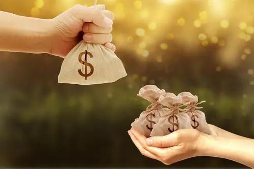 格力盈余管理案例,行业竞争对商业模式的影响