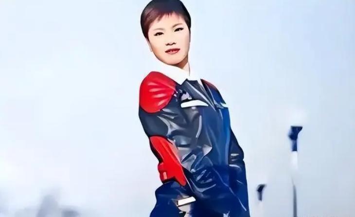 女住持白天拜佛晚上偷和尚，穿*袜丝**戴假发，开百万豪车住千万别墅