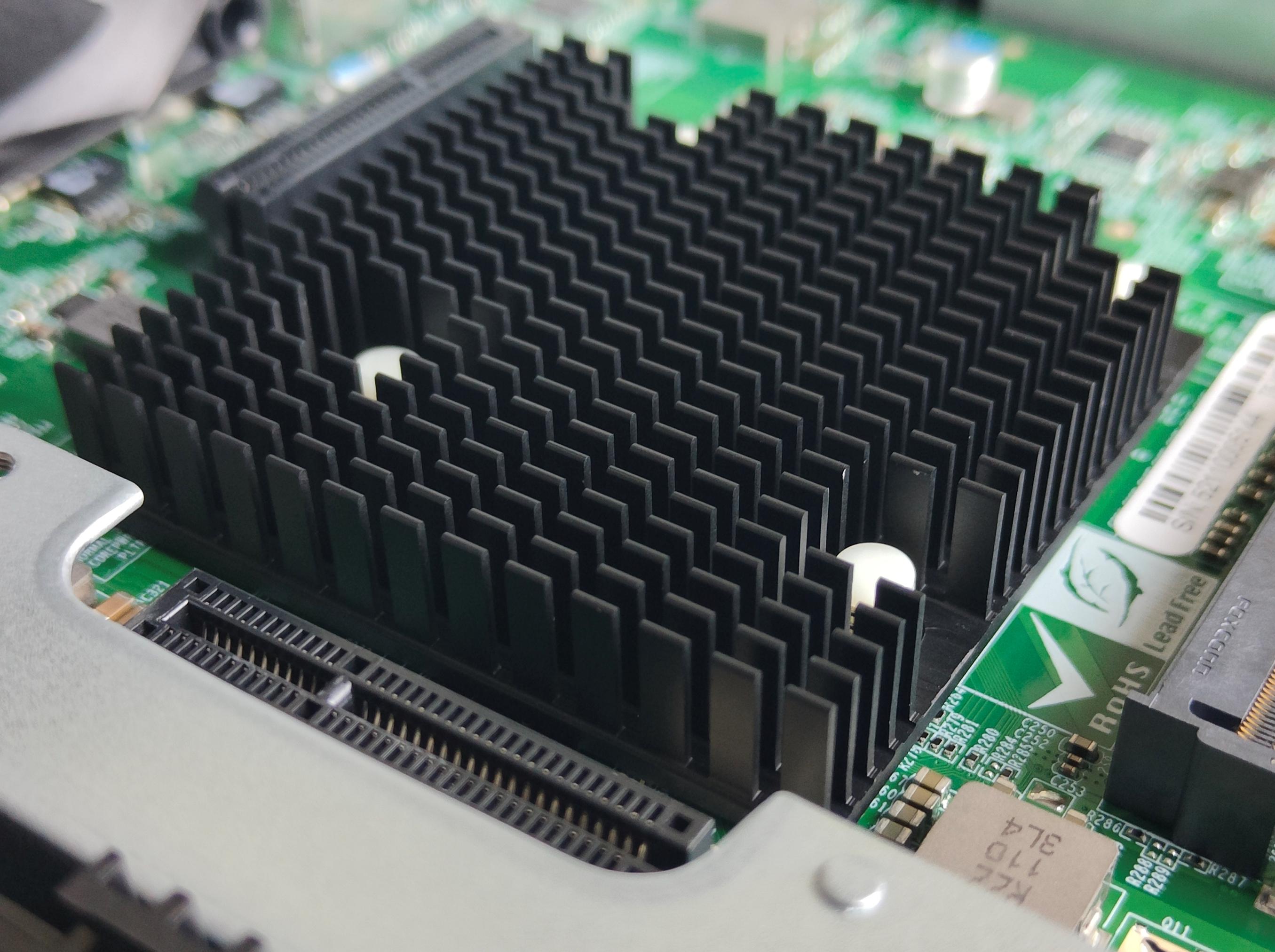 次时代NAS来了！威联通TS-264C值不值？数据对比+拆解告诉你