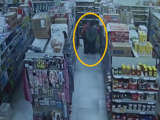 从小“有钱花”和“被限制花钱”的娃，长大后差距大，父母别大意