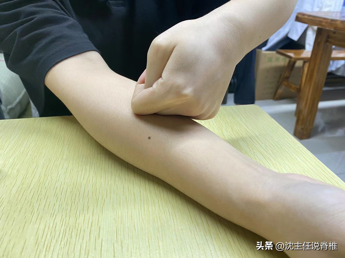 手腕扭伤筋疼一使劲就疼按摩手法,按摩手腕哪个穴位可以快速止痛