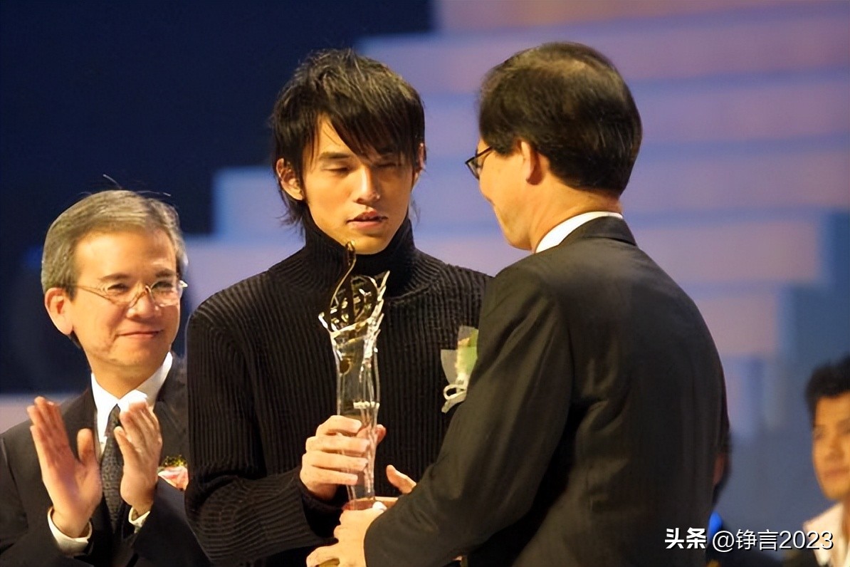 被念错名的女明星,女歌手现场唱错词遭粉丝拆台