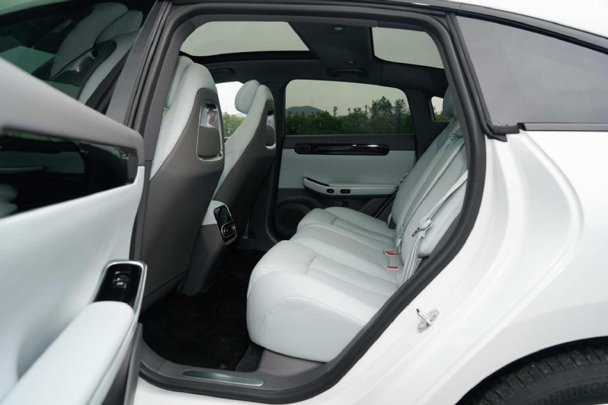 零跑c01价格15.98万黑色,零跑c01价格低高颜值的电车首选