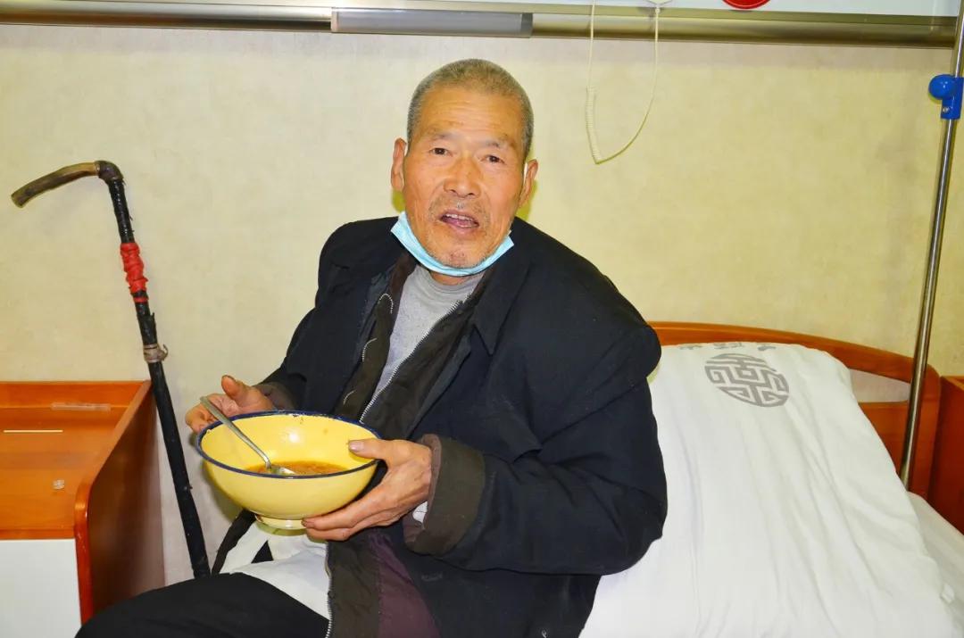 「暖心闻」西安天颐堂中医医院冬至日为患者送上一份“暖心”的健康饺子，愿疫情早日离去，望患者早日康复