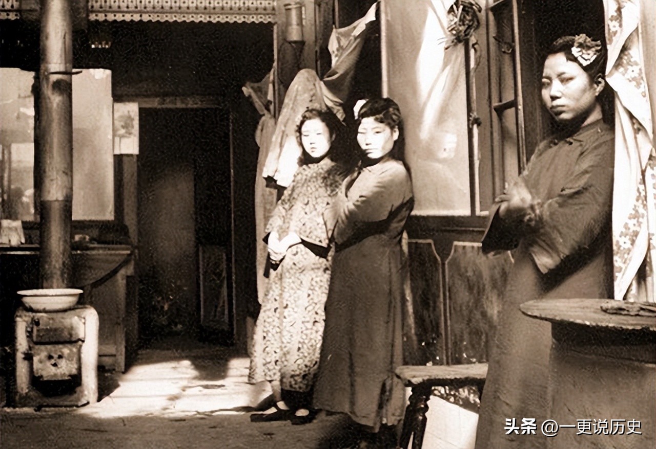 五四运动以后，*楼青**救国团的*女妓**带头*制抵**日货，不招待日本人