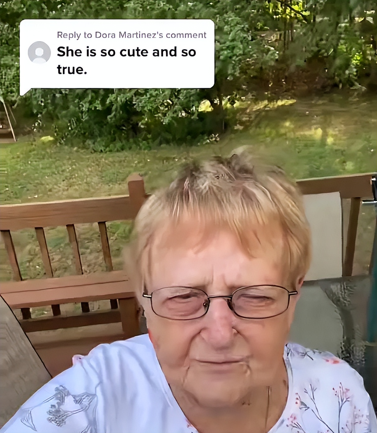 国外老太太参加前男友葬礼 (外国老太太参加前任葬礼)