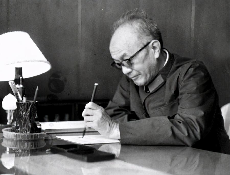 庐山会议后，彭德怀与黄克诚各自写了一首诗，谁写得更好