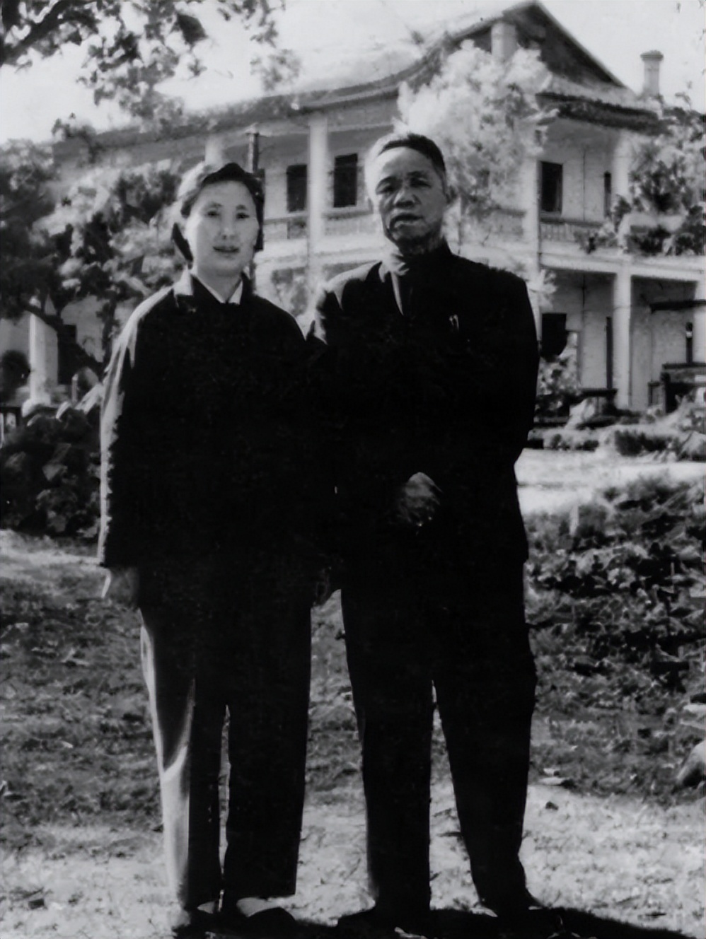 王谦会见*云陈**，全程一句话未说，陈递去纸条：3分钟谈话时间已到