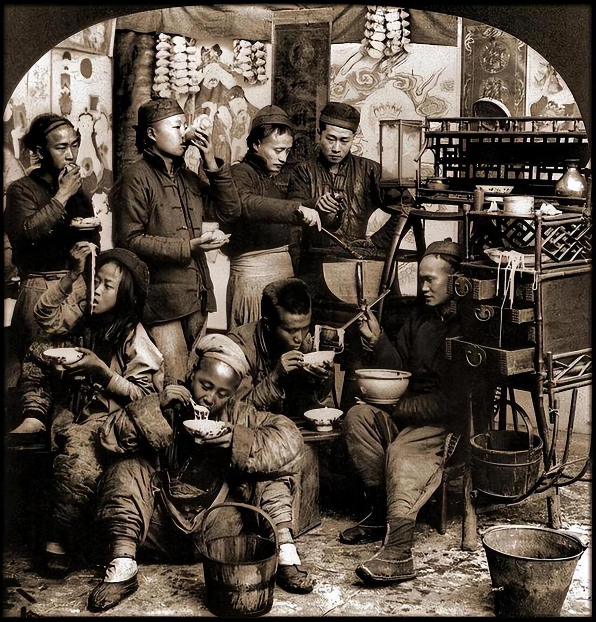 惊!日军日记曝光,*安妇慰**不顺从,日军竟用*刀刺**插入她的*体下**!