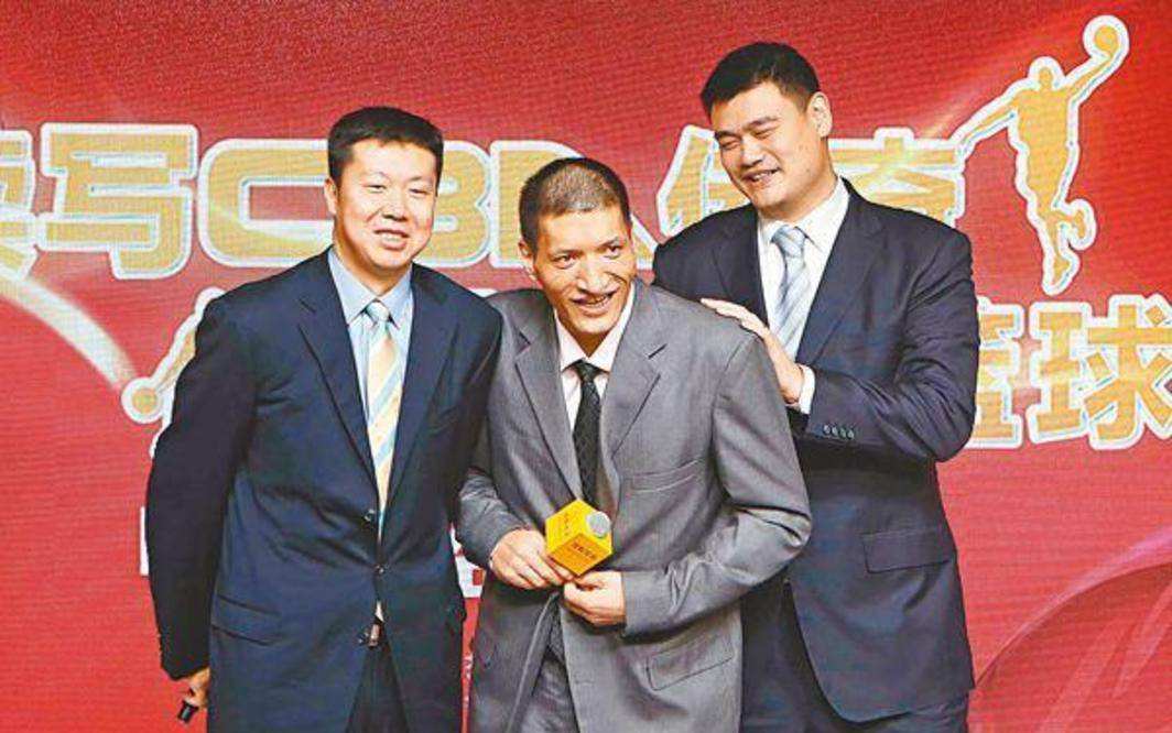 周琦撑起中国男篮,周琦扛起中国男篮