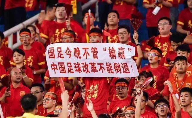 中国足球协会官方微博为吴曦庆生,国足官方给吴曦庆生网友评论