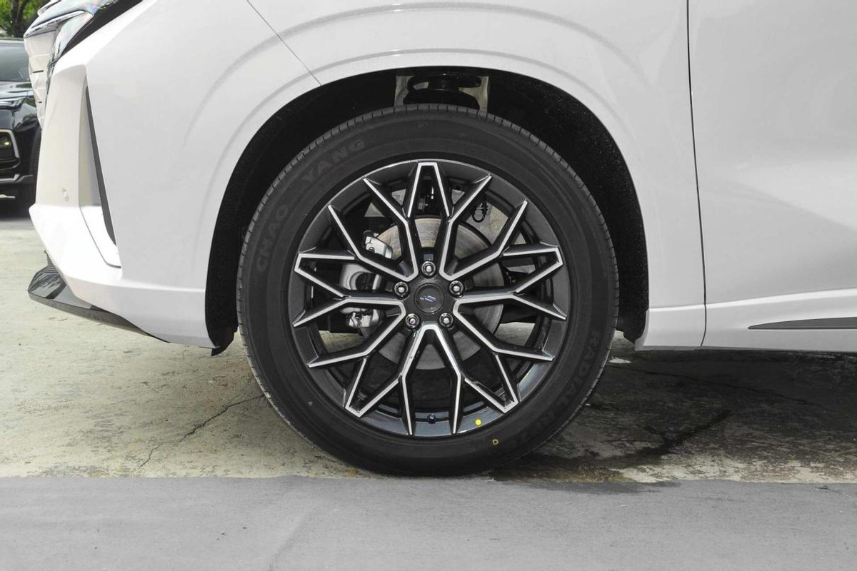 长安欧尚z6和瑞虎7p哪个值得买,开了5年的瑞虎7