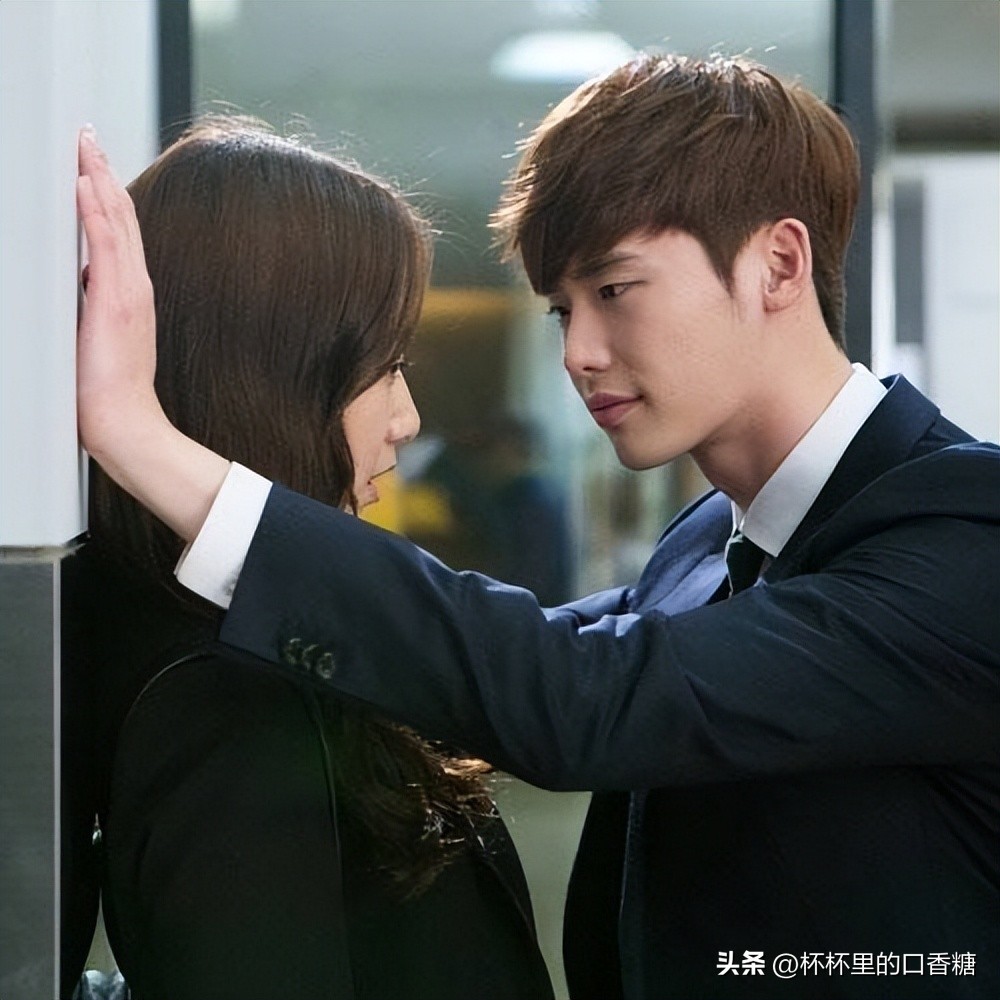 李钟硕绯闻女友都是女神！认爱IU，恋秀智乌龙，不认爱朴信惠遭酸