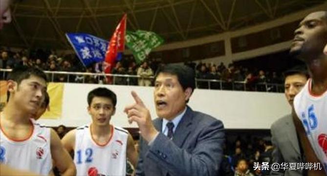 杨鸣什么失误被罚下场,杨鸣为什么不打球了