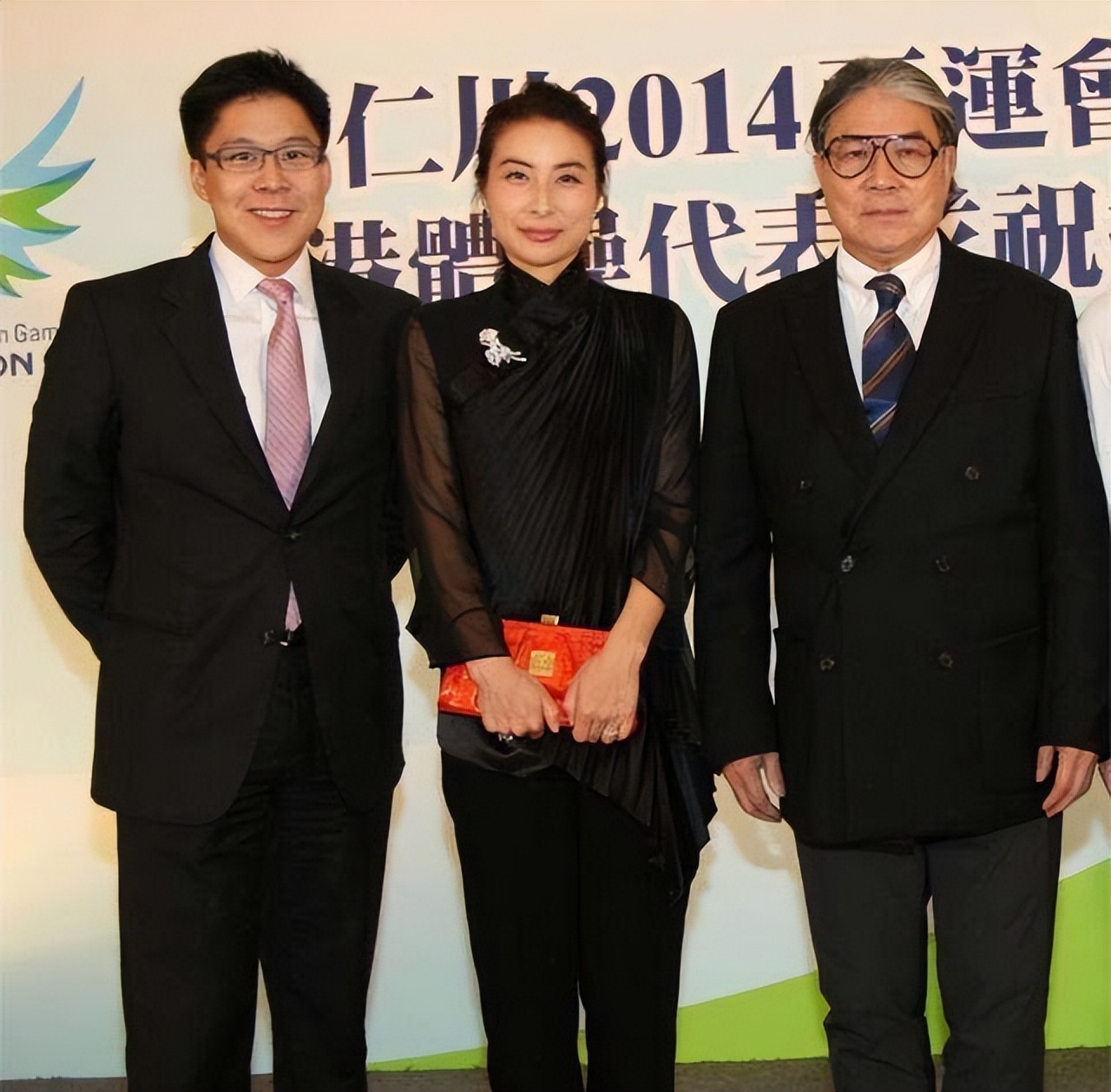 郭晶晶卖货直播,郭晶晶要自己赚钱养家吗