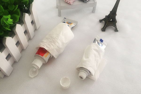 哪三类牙膏长期使用会致癌,牙膏没冲干净有危害吗