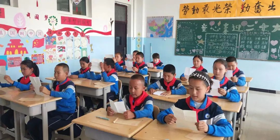 辽疆书信手拉手,手拉手心连心民族团结一家亲书信