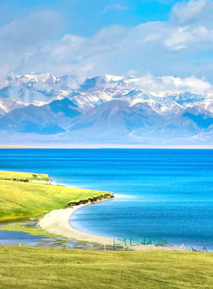 那拉提空中草原雪景照片,大草原的壮丽雪景图