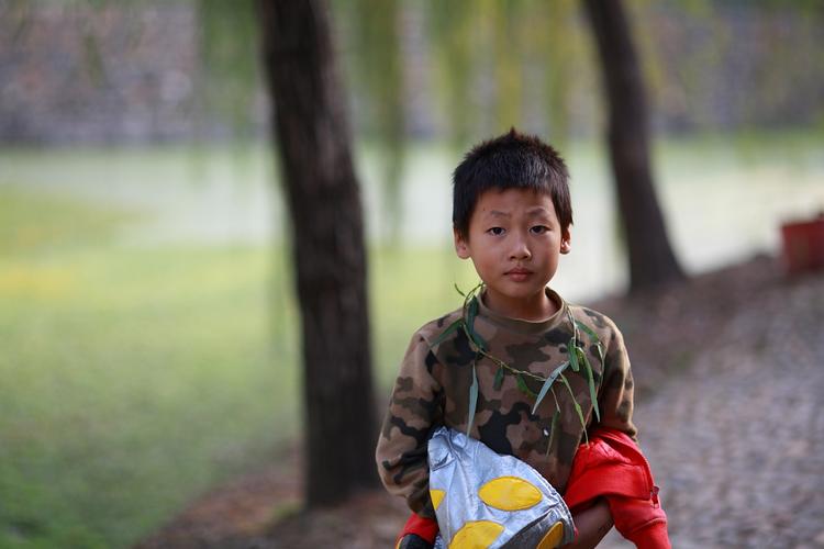 卖衣服在农村做什么生意好,开个服装批发的档口一年挣多少