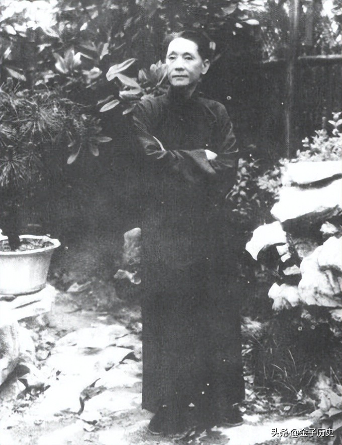 日本女护士嫁中国将军64年，生下歌唱家女儿，女婿更是家喻户晓