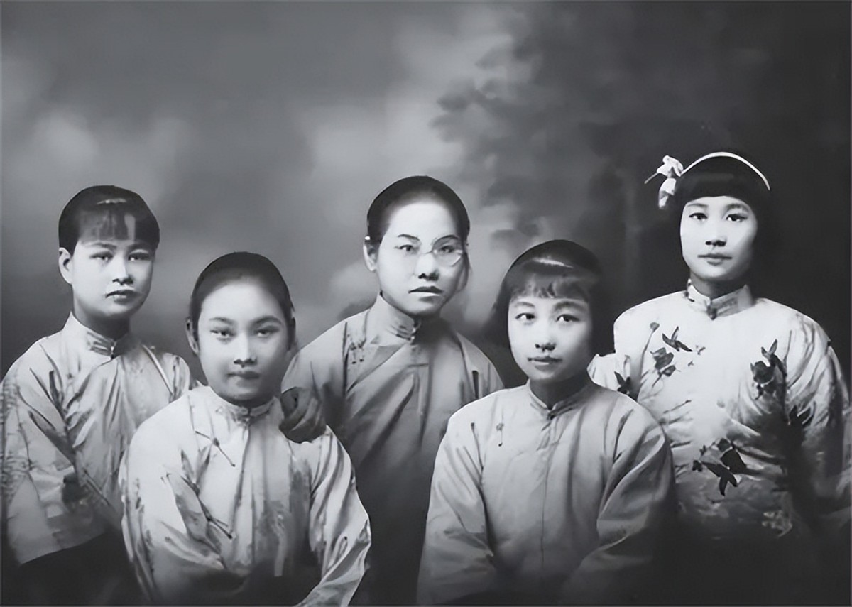 胡蝶和潘有声有几个孩子 (胡蝶与潘有声合葬了吗)