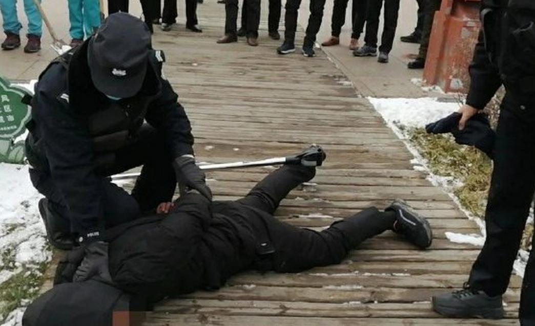 “别杀我,你想干什么都行”,云南男子强奸嫂子出狱后,当街报复