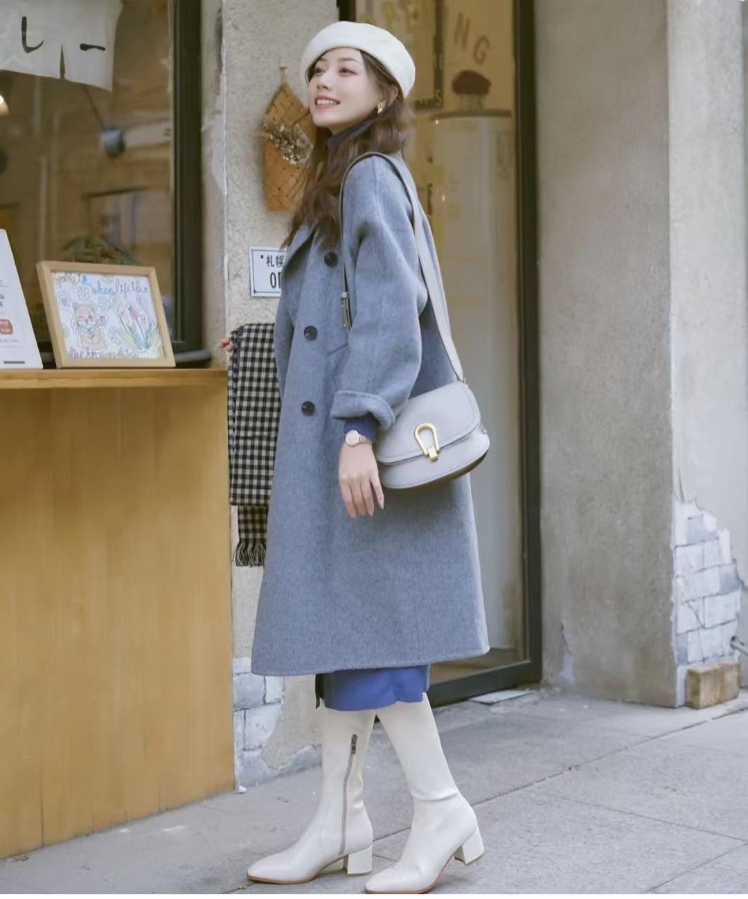 外套秋冬蓝色搭配什么颜色,秋冬比较显高级的颜色搭配