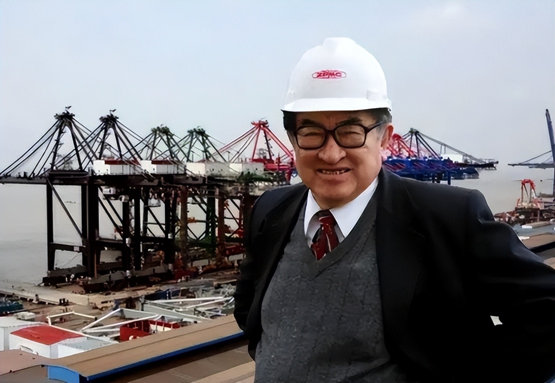 从被西方*锁封**到垄断美国90%市场,登顶世界第一,振华重工凭啥?