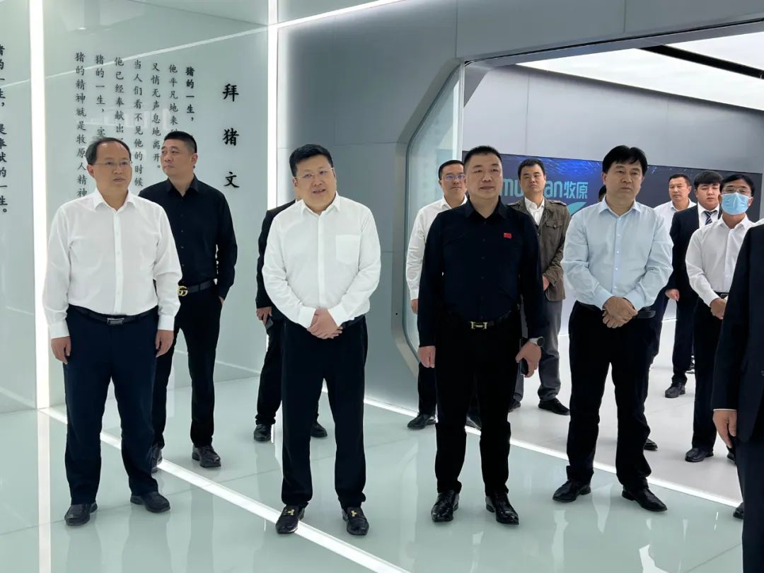 卧龙区委书记吕志刚会见中如建工集团有限公司董事局主席宋小忠一行