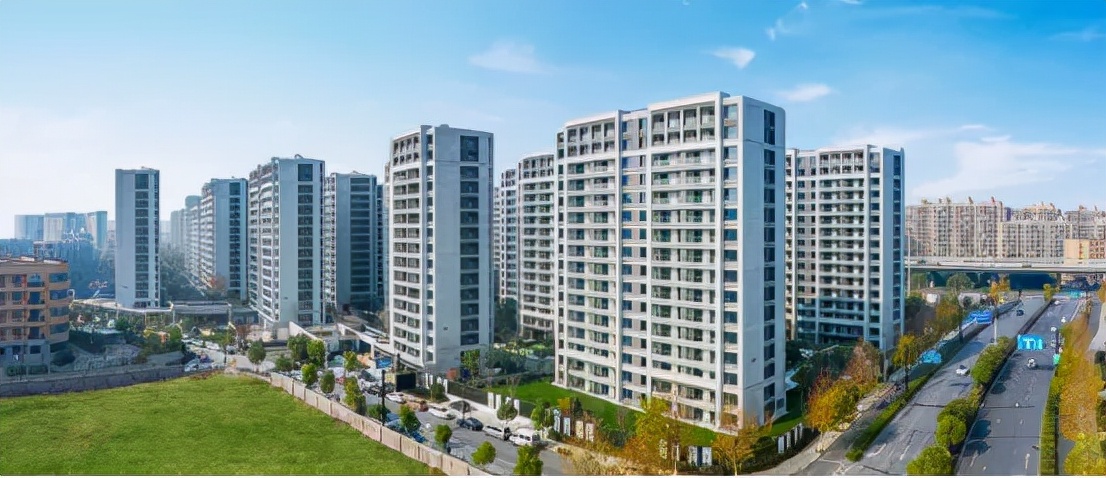 直击“口悲”楼盘交付，华丽袍服背后的虱子