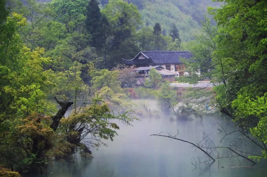 湖北恩施夏季热吗,湖北恩施人间仙境图片