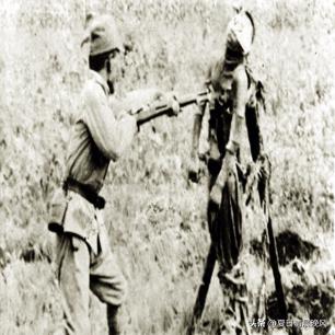 珍贵照片，日军*杀屠**老百姓强奸妇女，用刀剖开肚子，看看多残忍