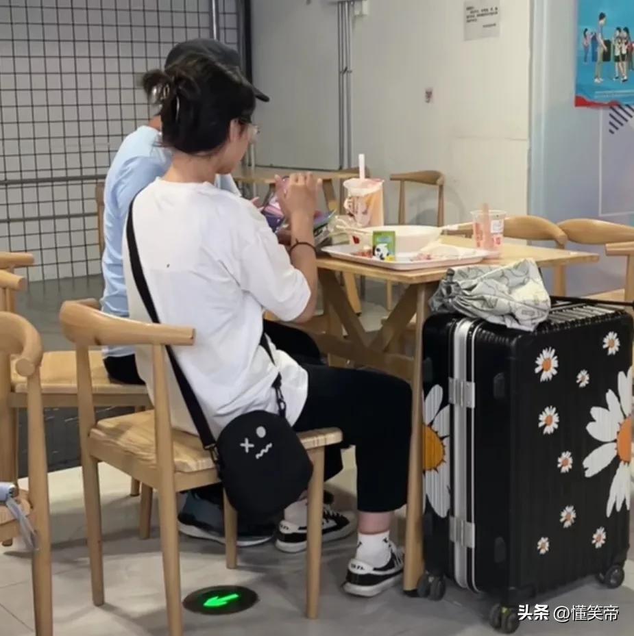 南宁女大学生被骗9万元,女大学生遭网友诈骗