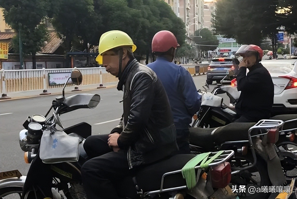 越南老人行善20年,越南一名俗家和尚长出超长耳垂