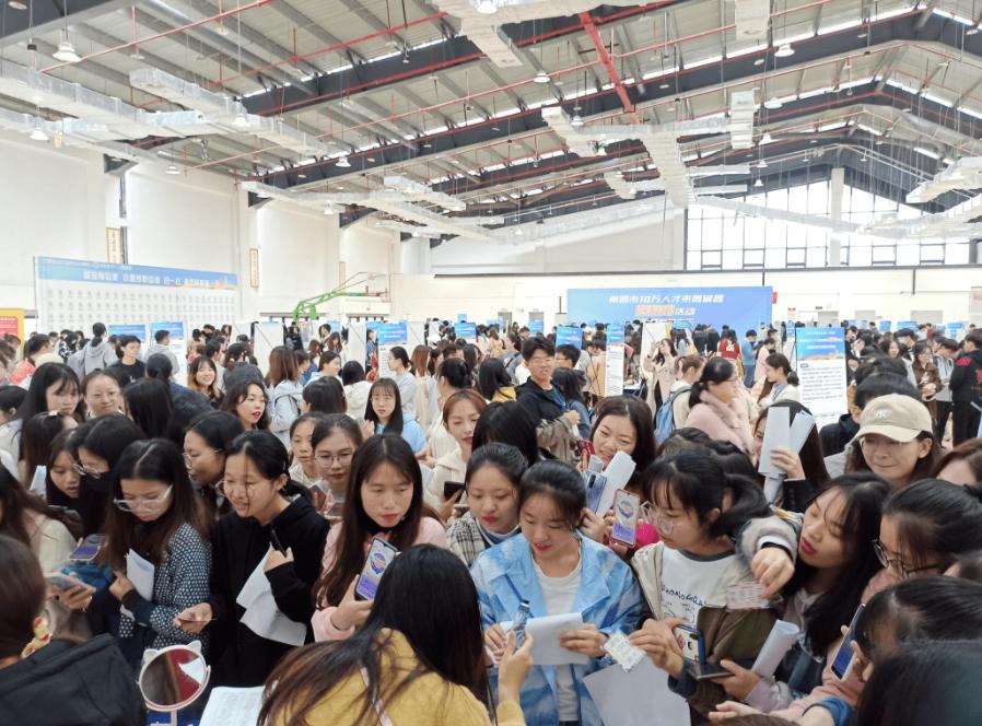 985211学校一般招多少人,招聘985211和普通大学生