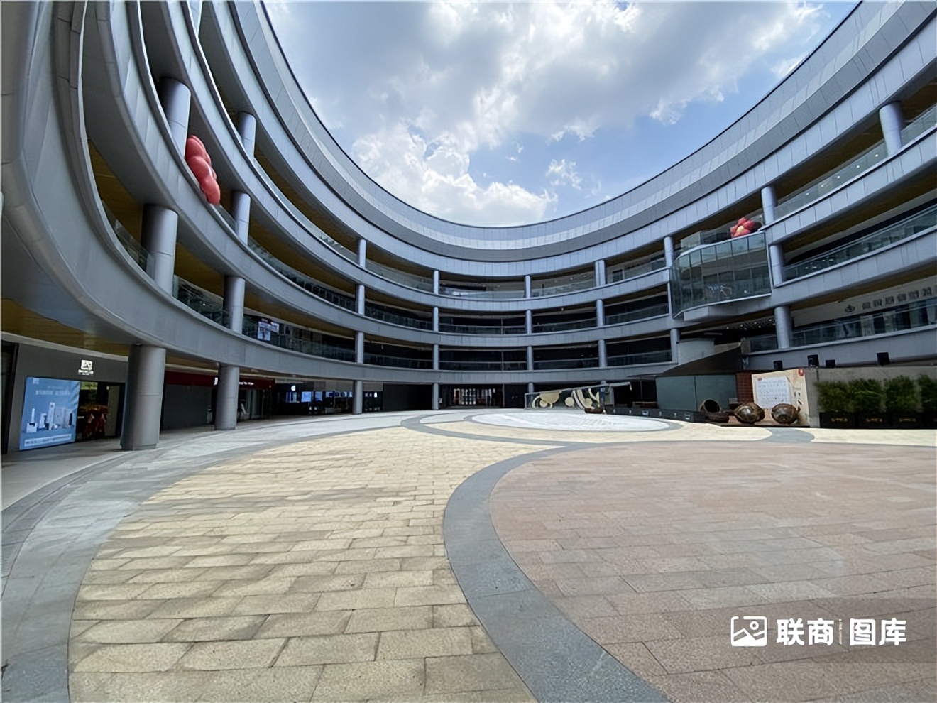 “鸽王”、潮玩街区…实探杭州近期新开的三个商场