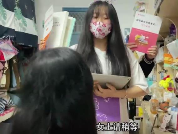 当代大学生封校日常谈恋爱,外网评论当代大学生封校日常