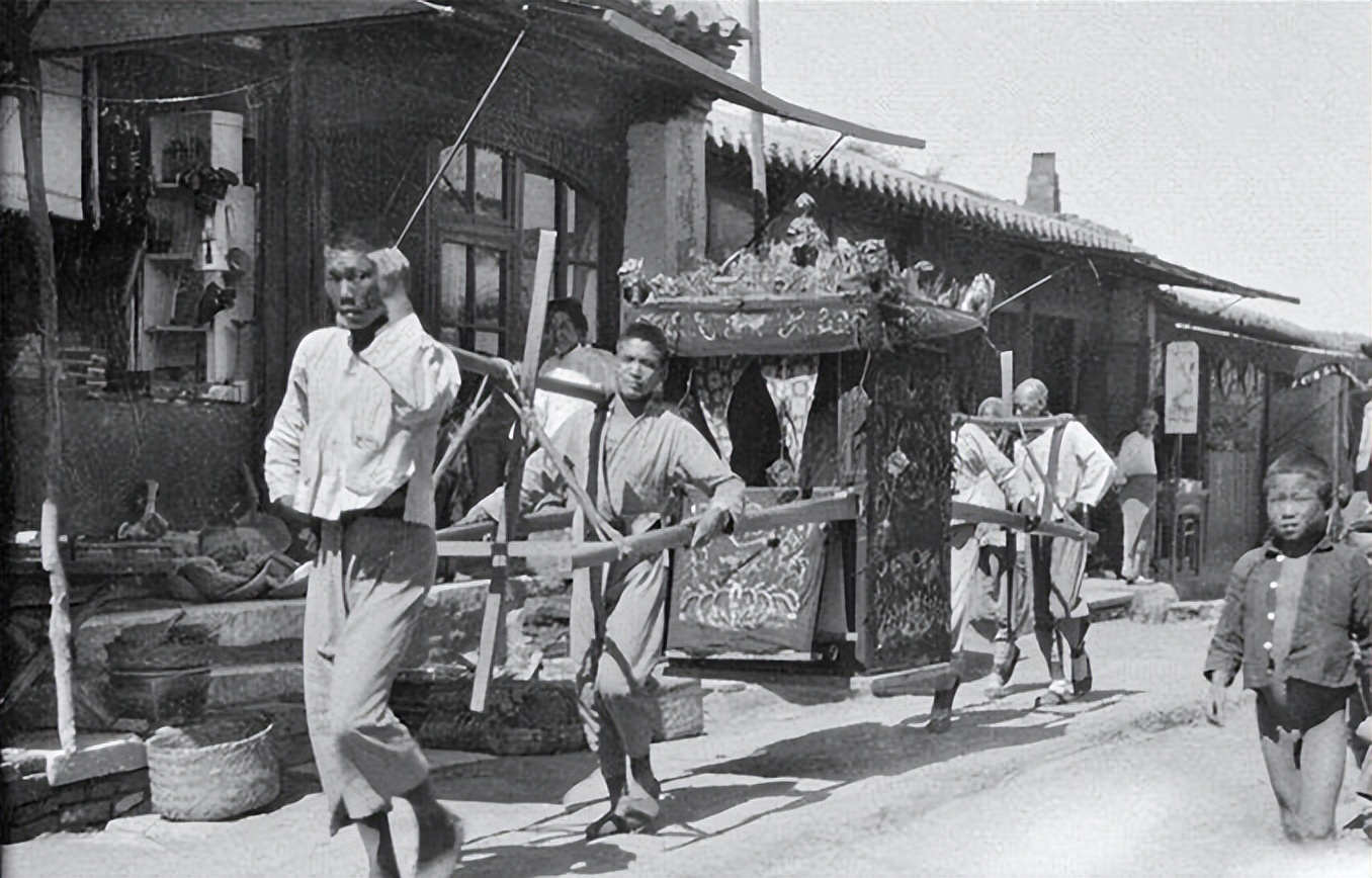 三个男孩在街头玩耍，捡到一张纸条；惯匪黄爱州终于露出狐狸尾巴