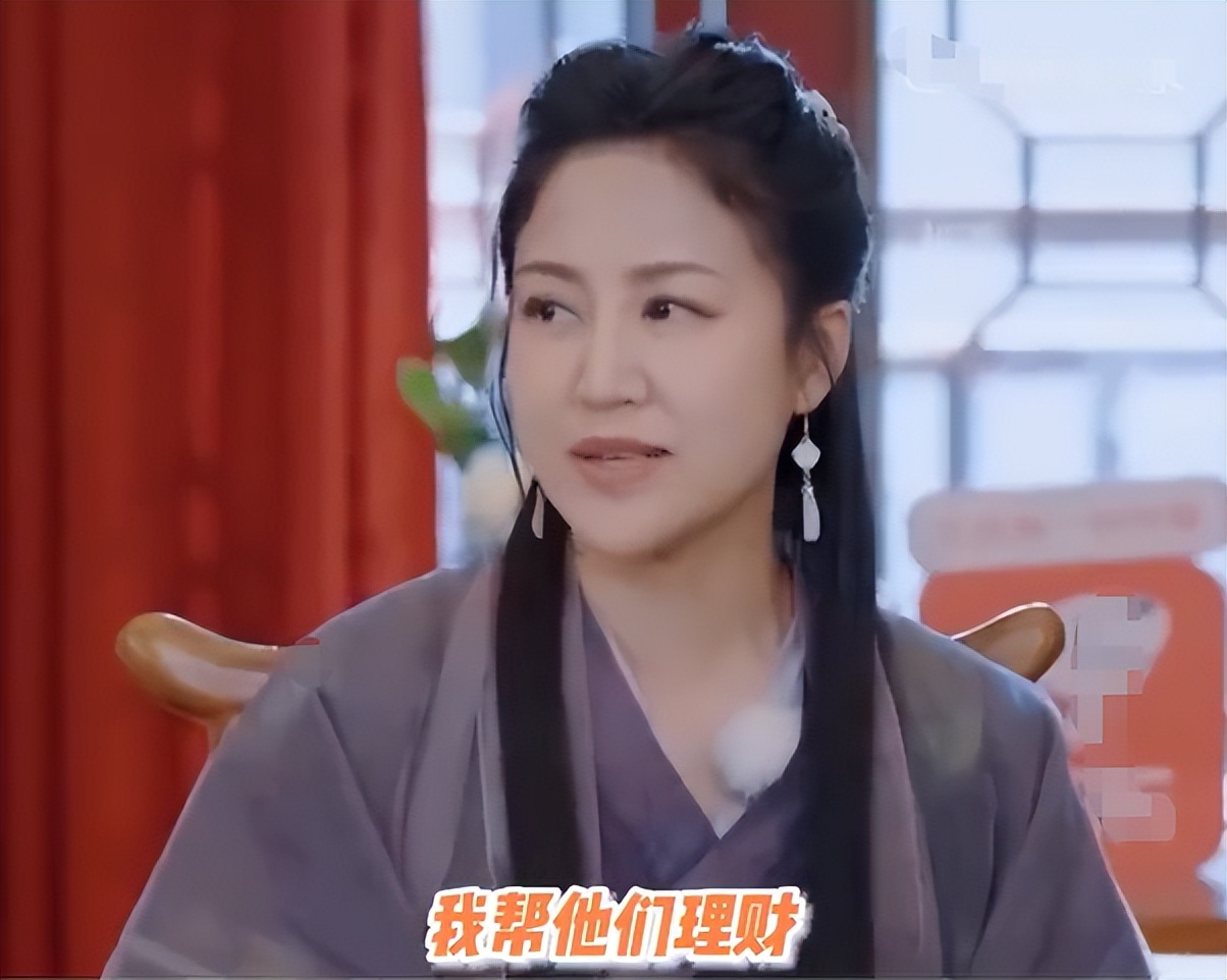 陆毅带孩子国外家庭吃饭,陆毅带小孩