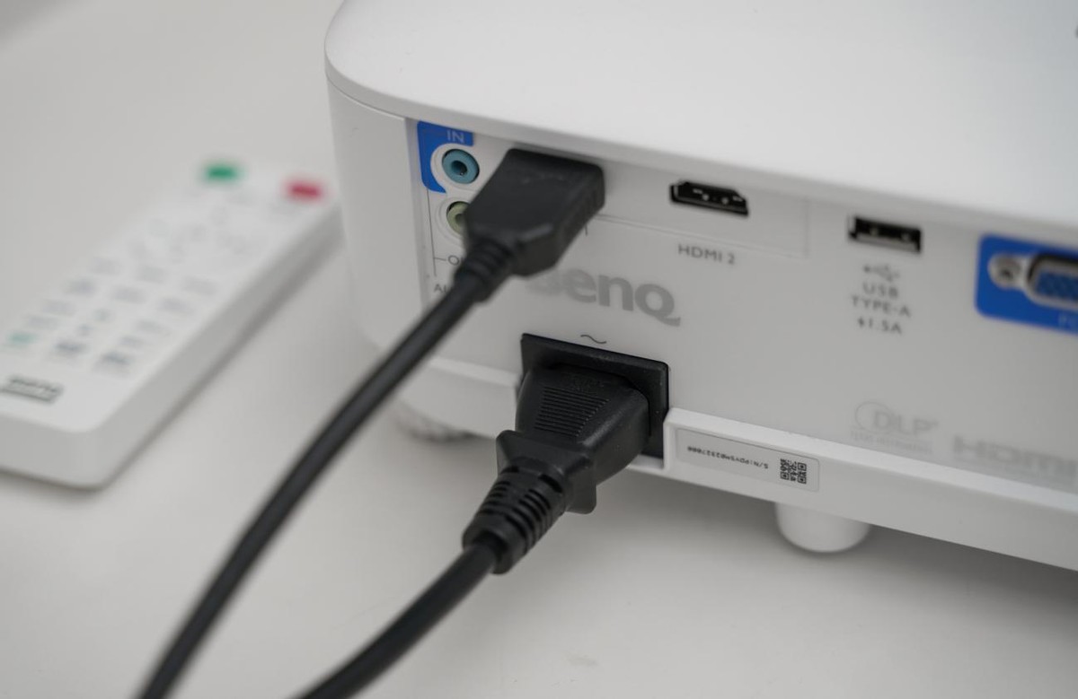 明基mx560投影仪怎么连接电脑,明基mx560投影仪距离地面要多高