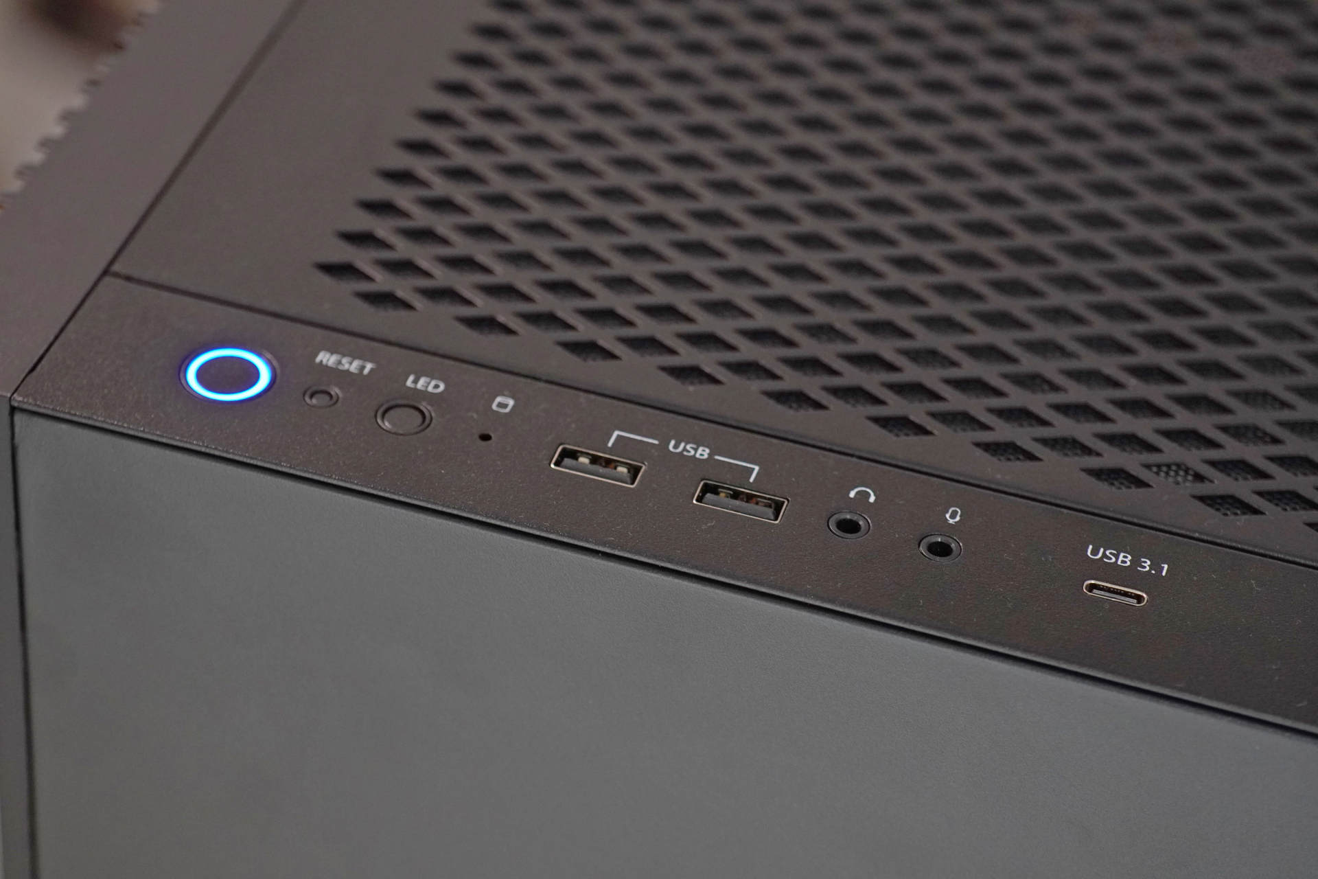 显卡局势不明朗的情况下，购入Z690和盖亚机箱，装机全新12代平台