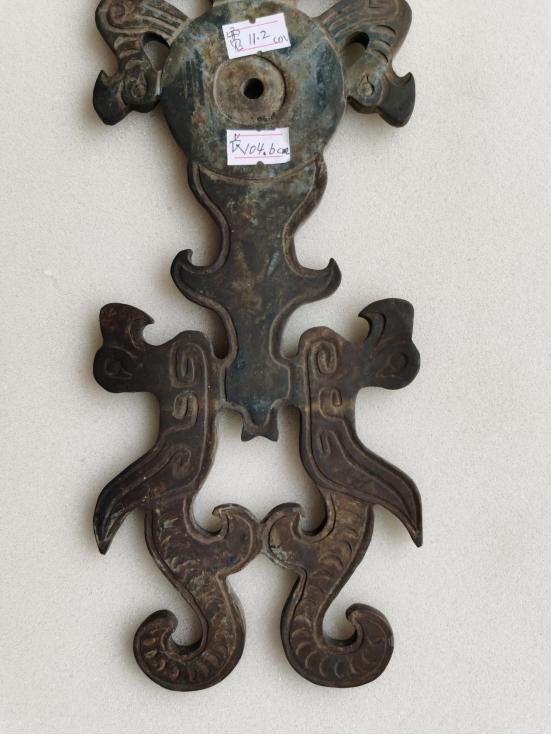 民间收藏的古蜀玉璧图片,馆藏老玉紫水晶玉琮